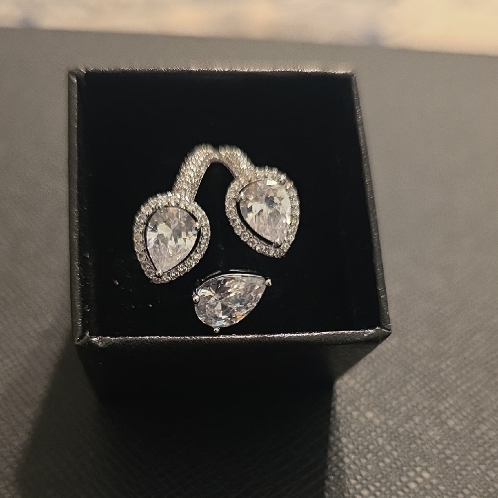 Eye Candy Sparkling Silver Teardrop Rings.